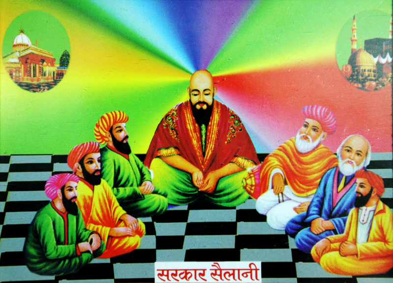 Sailani Baba is portrayed sitting in the company of five celebrated sufi mystics and their shrines (clockwise from bottom left): Baba Farid, Khwaja Qutbuddin Bakhtiyar, Khwaja Moinuddin Chishti, Hazrat Ghuas-e Azam, Hazrat Bu Ali Sharif, and Hazrat Nizamuddin Aulia. Also visible are the shrines of Mecca and Medina on the top.