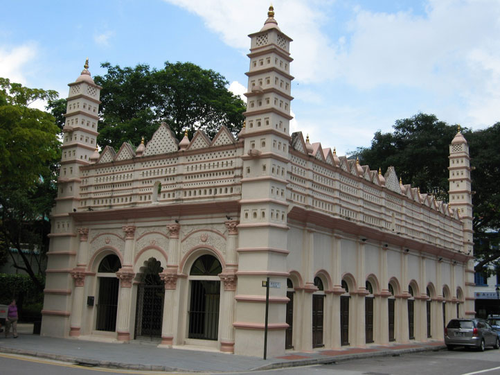 Branch shrine of the Nagore Dargah at the intersection of Telok Ayer St. and Boon Tat St., Singapore (Torsten Tschacher)